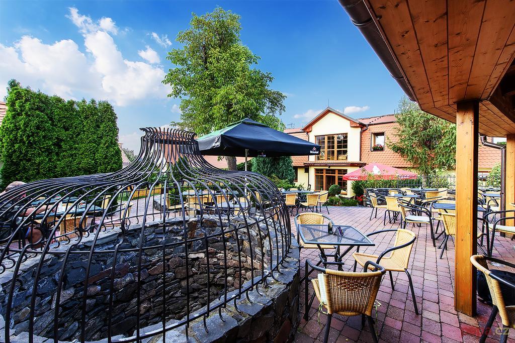Restaurace A Penzion U Palecku Skuteč المظهر الخارجي الصورة
